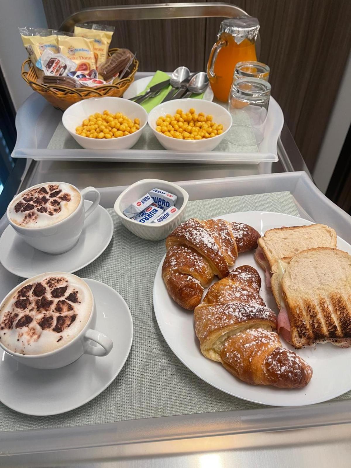 Napoli Central Capodichino B&B ภายนอก รูปภาพ